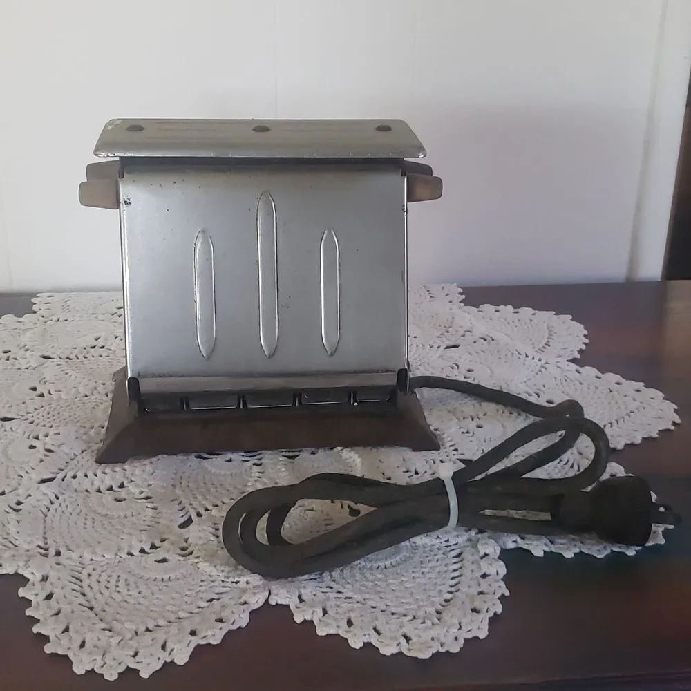 Vintage 1950s Electric Toaster